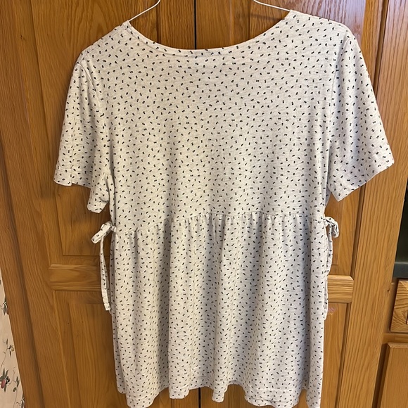 New Addition maternity top. Size large. - Picture 2 of 7